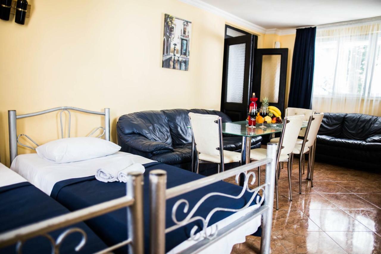 Central Apart-Hotel Батуми Экстерьер фото