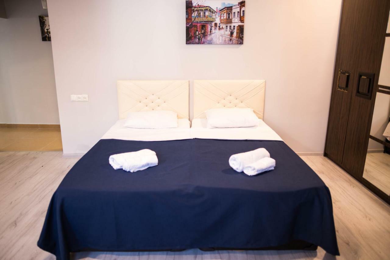 Central Apart-Hotel Батуми Экстерьер фото
