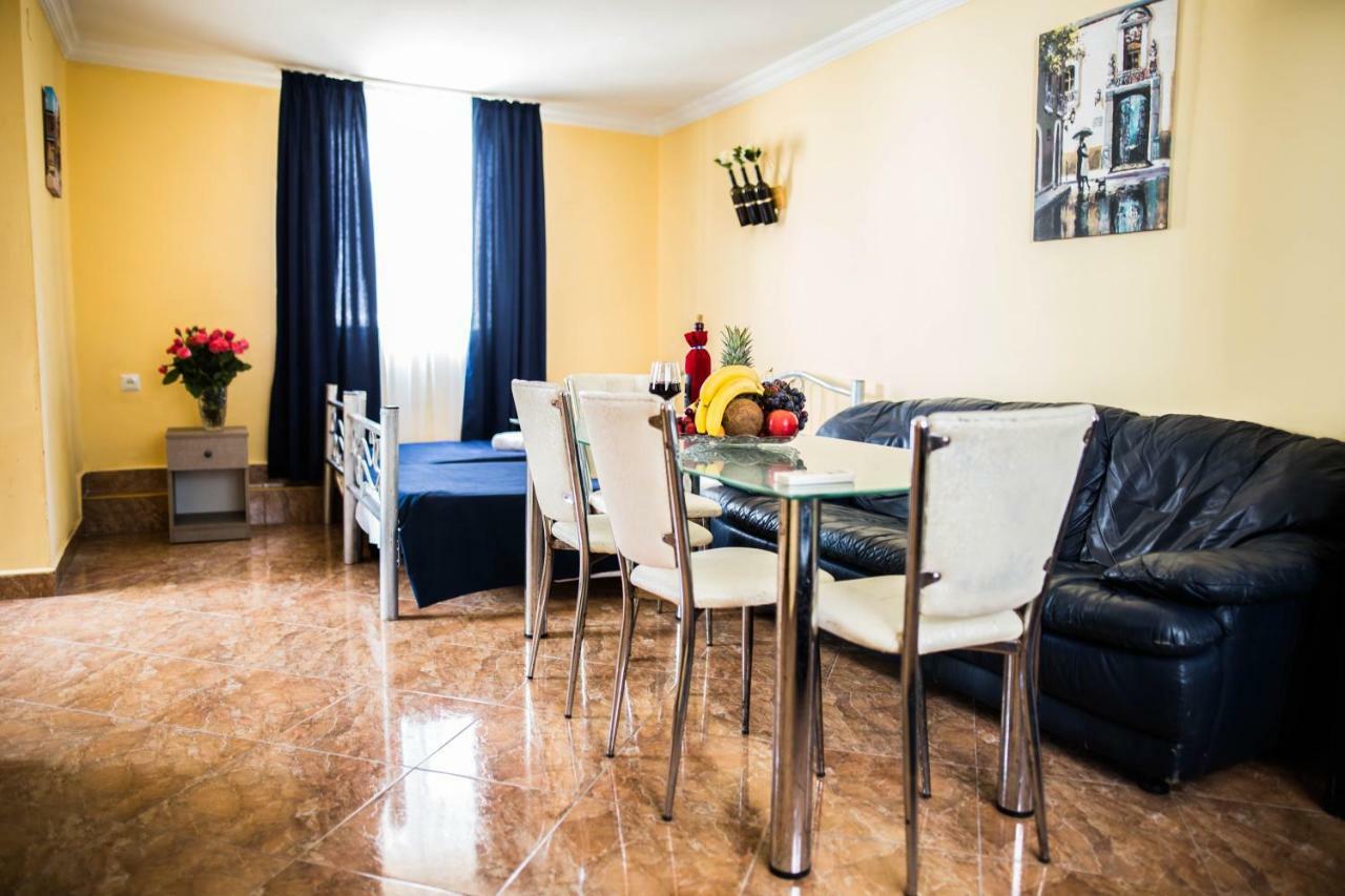 Central Apart-Hotel Батуми Экстерьер фото