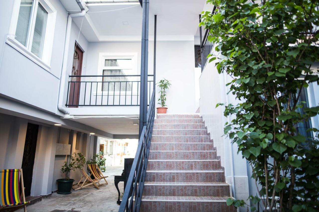 Central Apart-Hotel Батуми Экстерьер фото