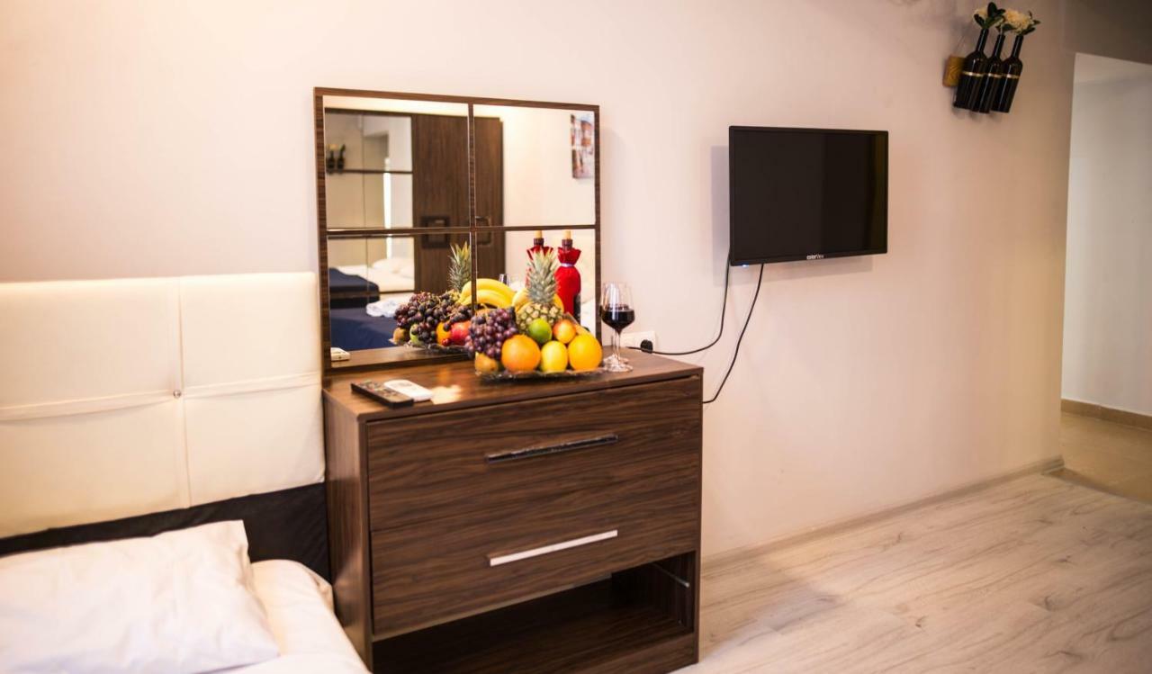 Central Apart-Hotel Батуми Экстерьер фото