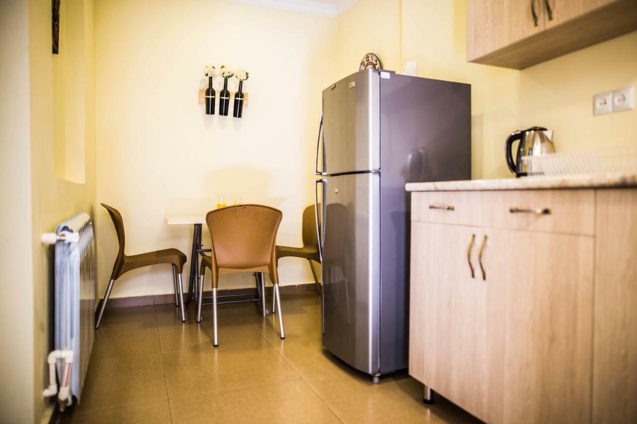 Central Apart-Hotel Батуми Экстерьер фото