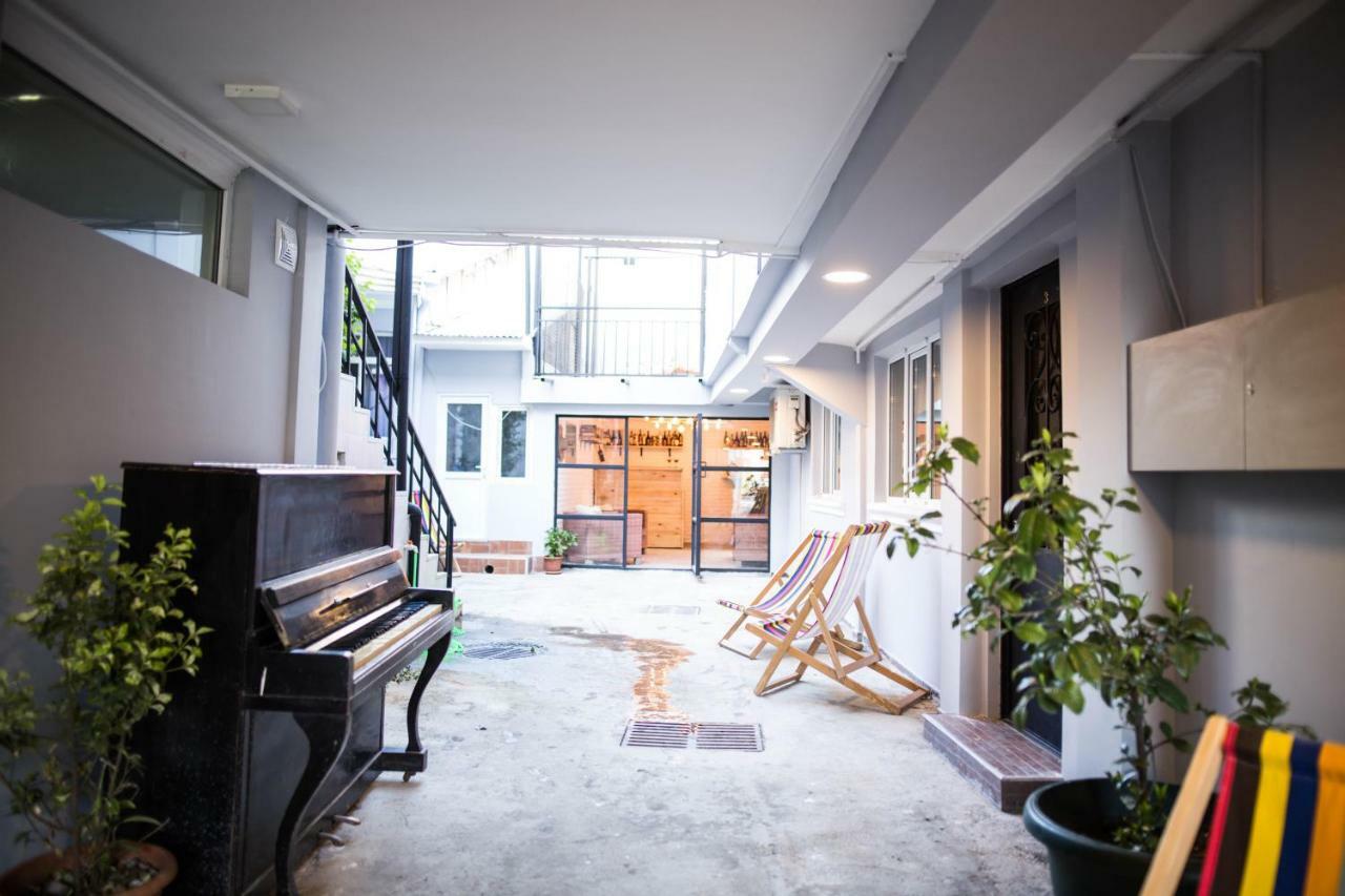 Central Apart-Hotel Батуми Экстерьер фото