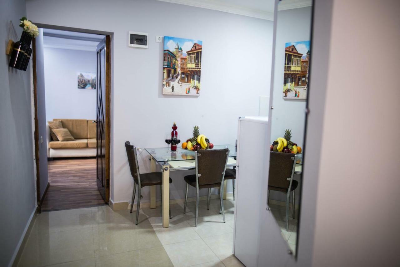 Central Apart-Hotel Батуми Экстерьер фото
