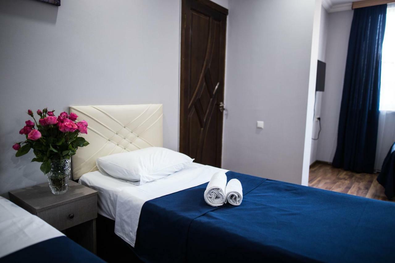 Central Apart-Hotel Батуми Экстерьер фото