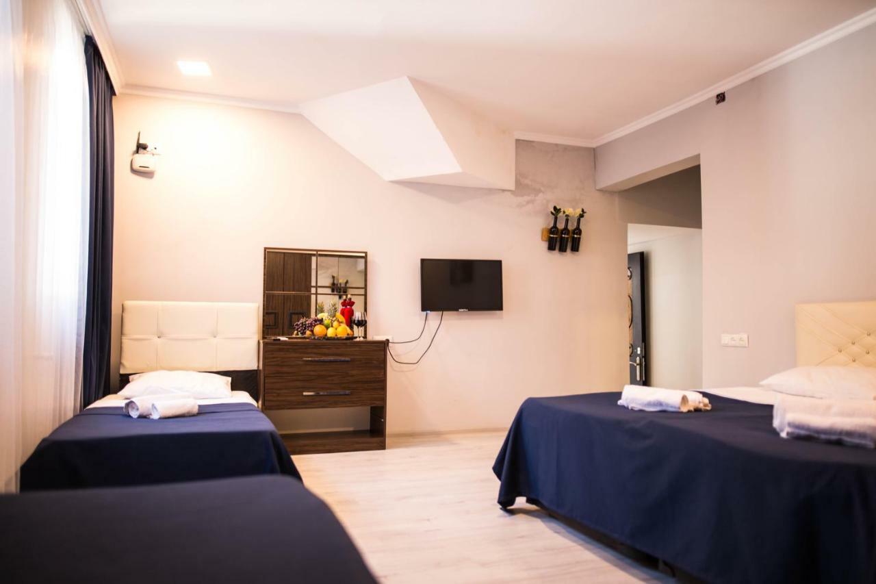 Central Apart-Hotel Батуми Экстерьер фото