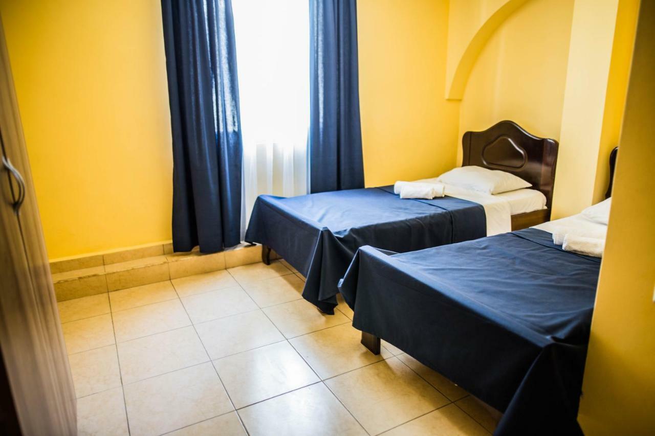 Central Apart-Hotel Батуми Экстерьер фото