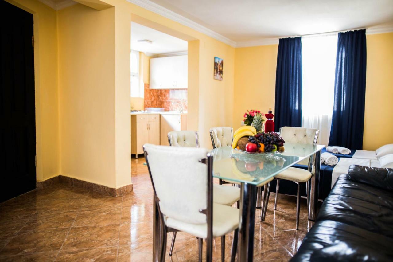 Central Apart-Hotel Батуми Экстерьер фото