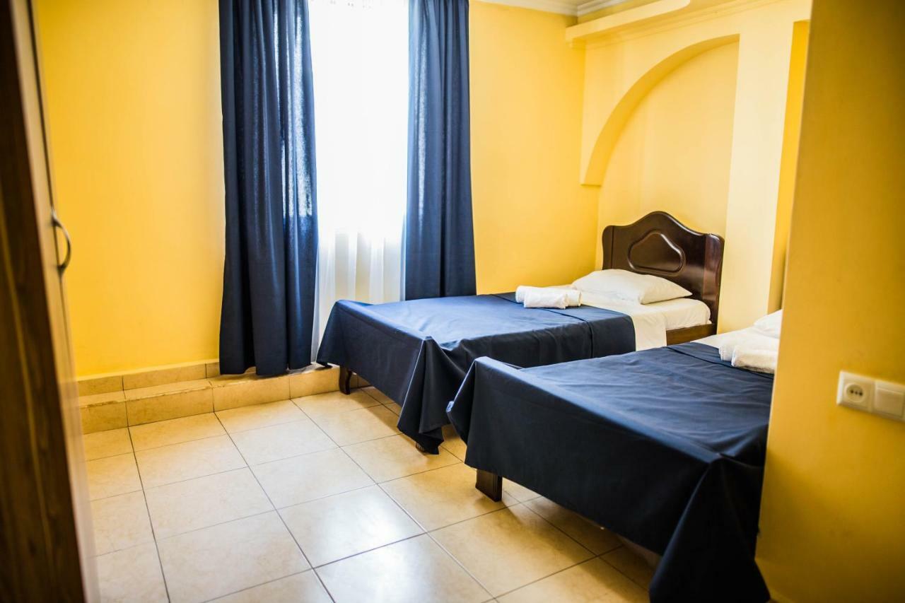 Central Apart-Hotel Батуми Экстерьер фото