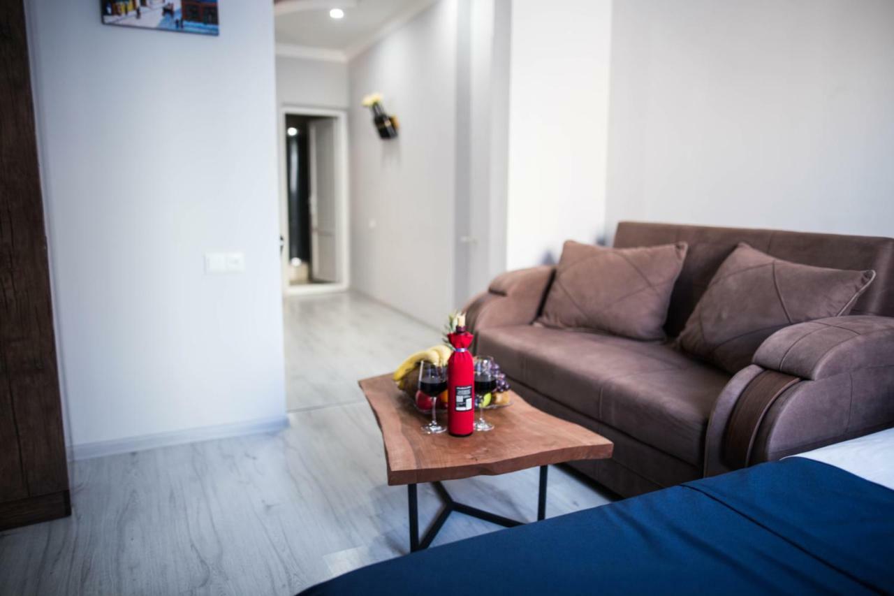 Central Apart-Hotel Батуми Экстерьер фото